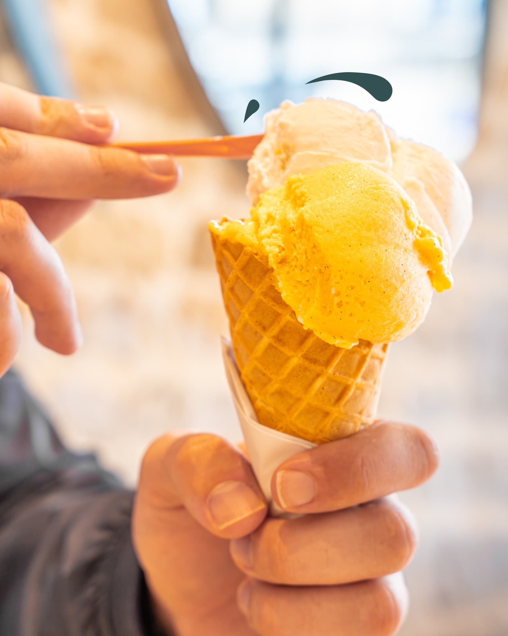Cornet de glace artisanale chez Sacrée Crème